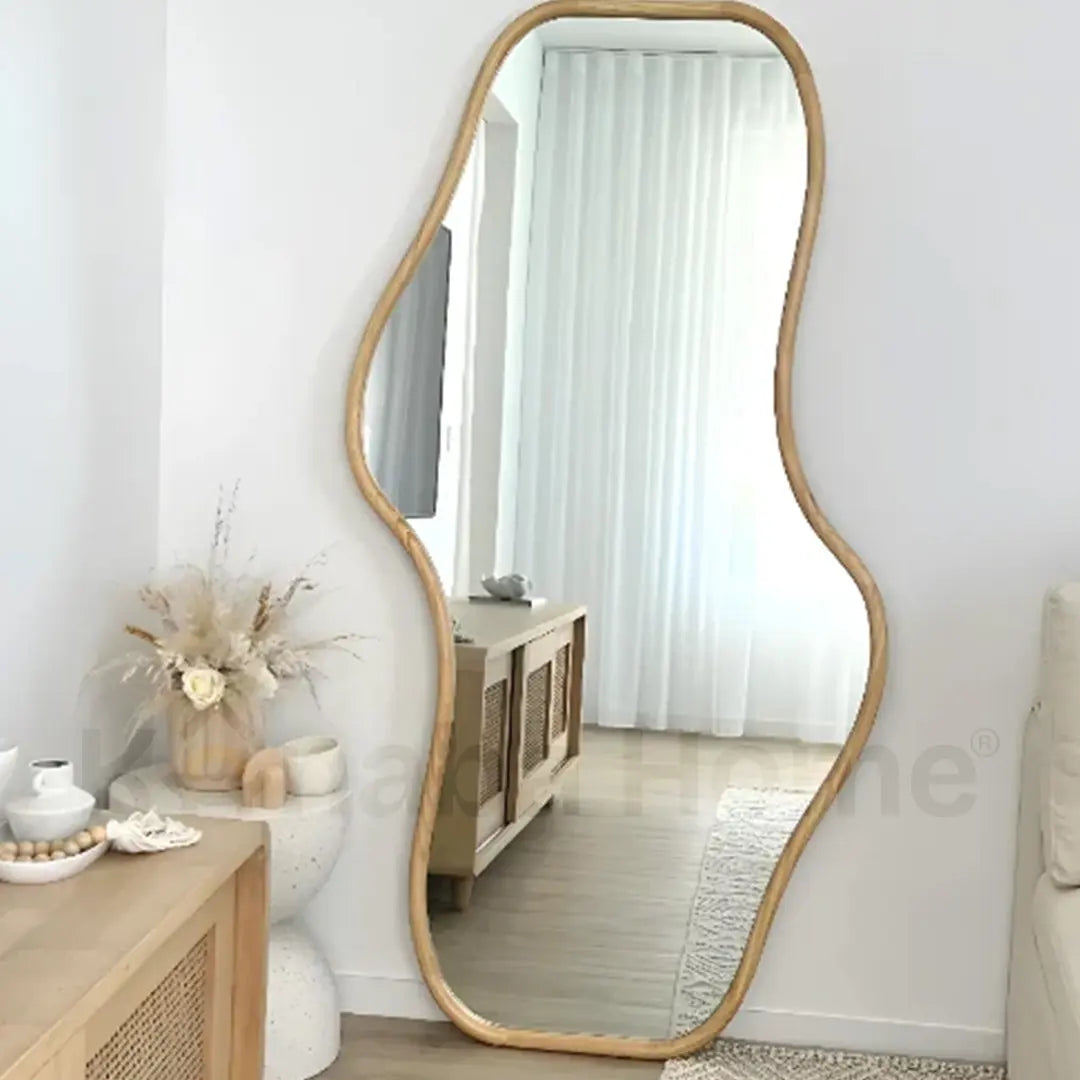 How to Choose a Standing Mirror for a Small Bedroom