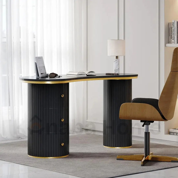 How to Choose an Office Desk for a Small Room